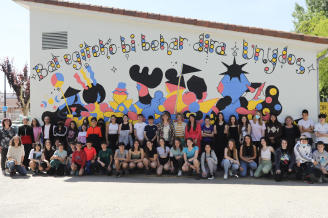 Un mural por la paz y la convivencia en Sangüesa