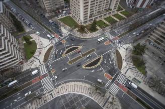 Pamplona se compromete a implantar restricciones a vehículos en 2023