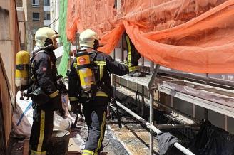 Alarma en la Rochapea por un incendio en una fachada en obras