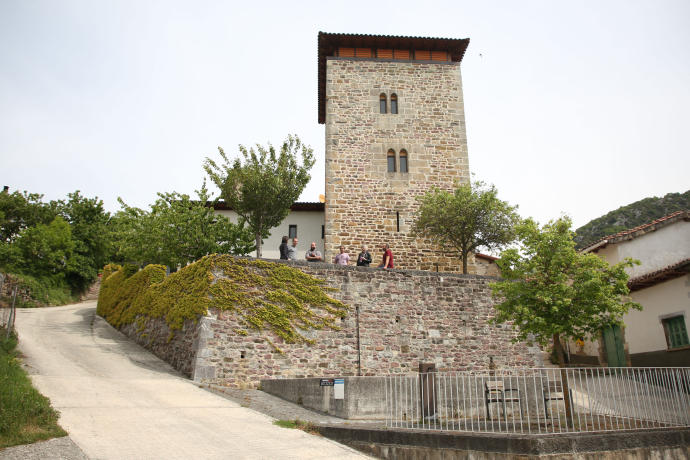 El hotel rural con encanto Torre de Uriz en el Valle de Arce reabre tras dos aos cerrado