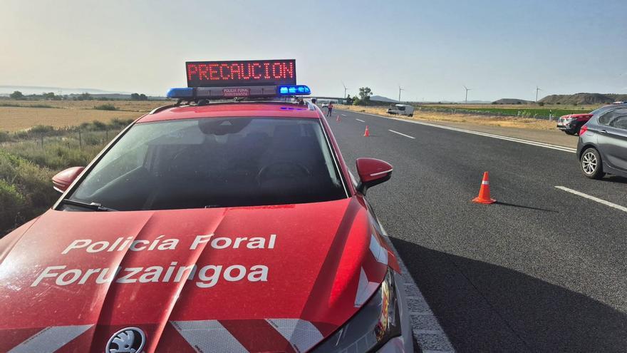 Herido tras chocar contra un camión de mercancías peligrosas en la AP-68 en Cortes y dar positivo en drogas
